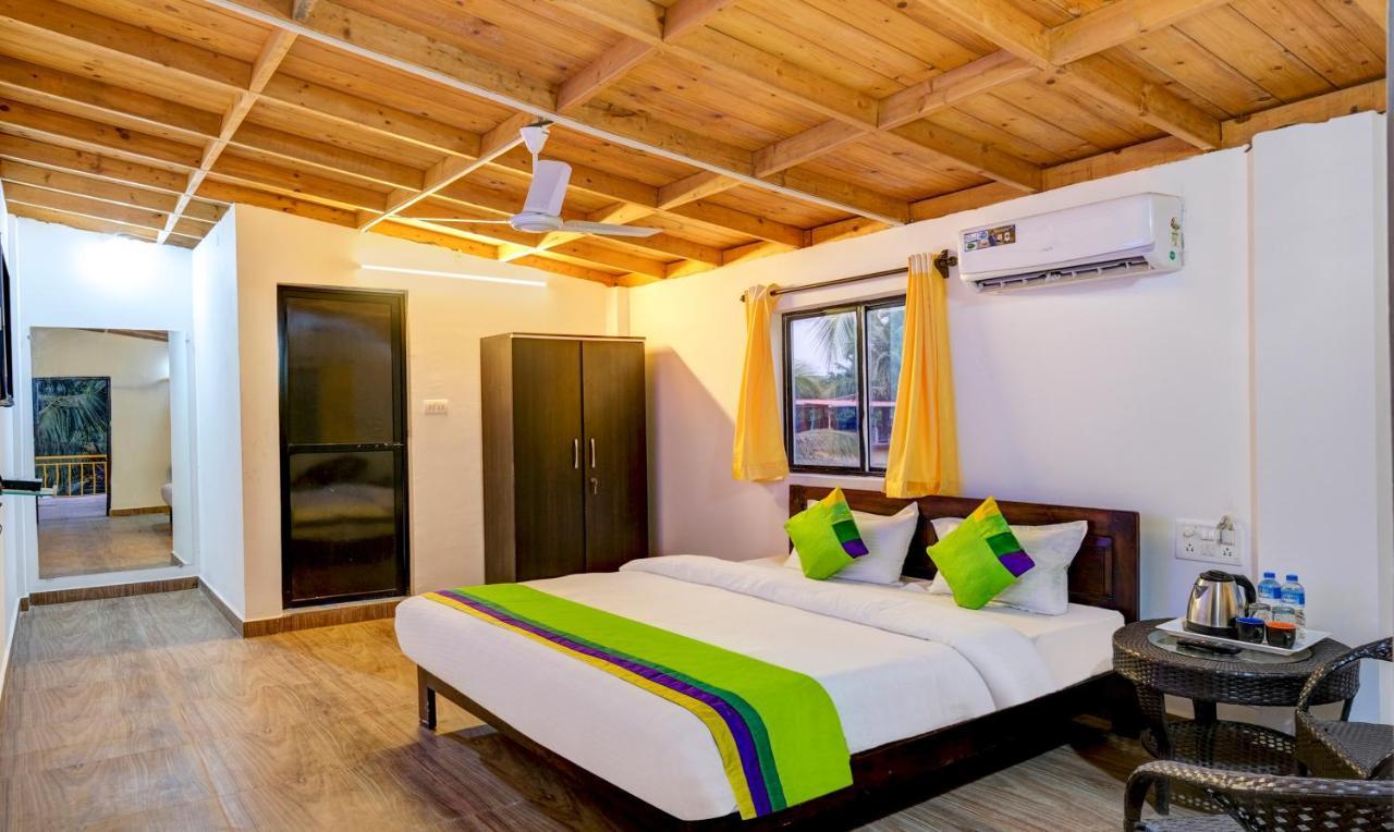 Beach Walk Resort Morjim Exterior foto