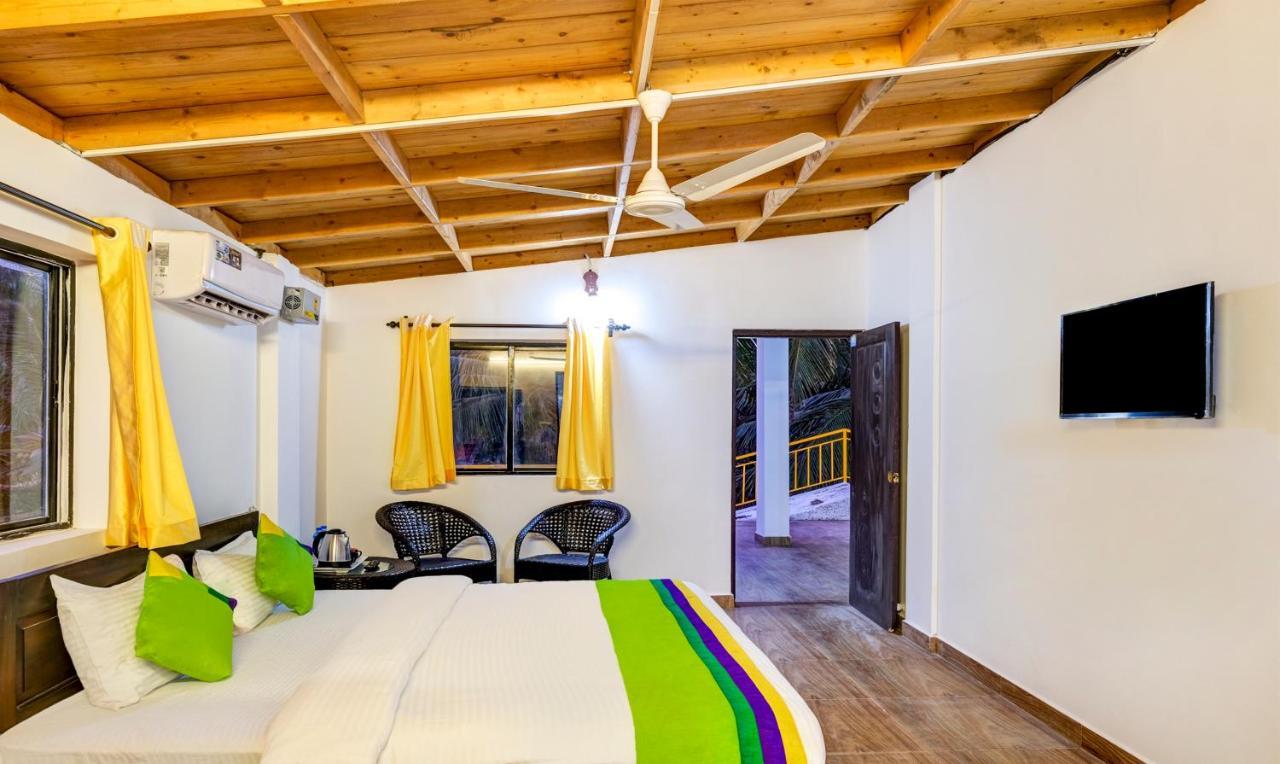 Beach Walk Resort Morjim Exterior foto