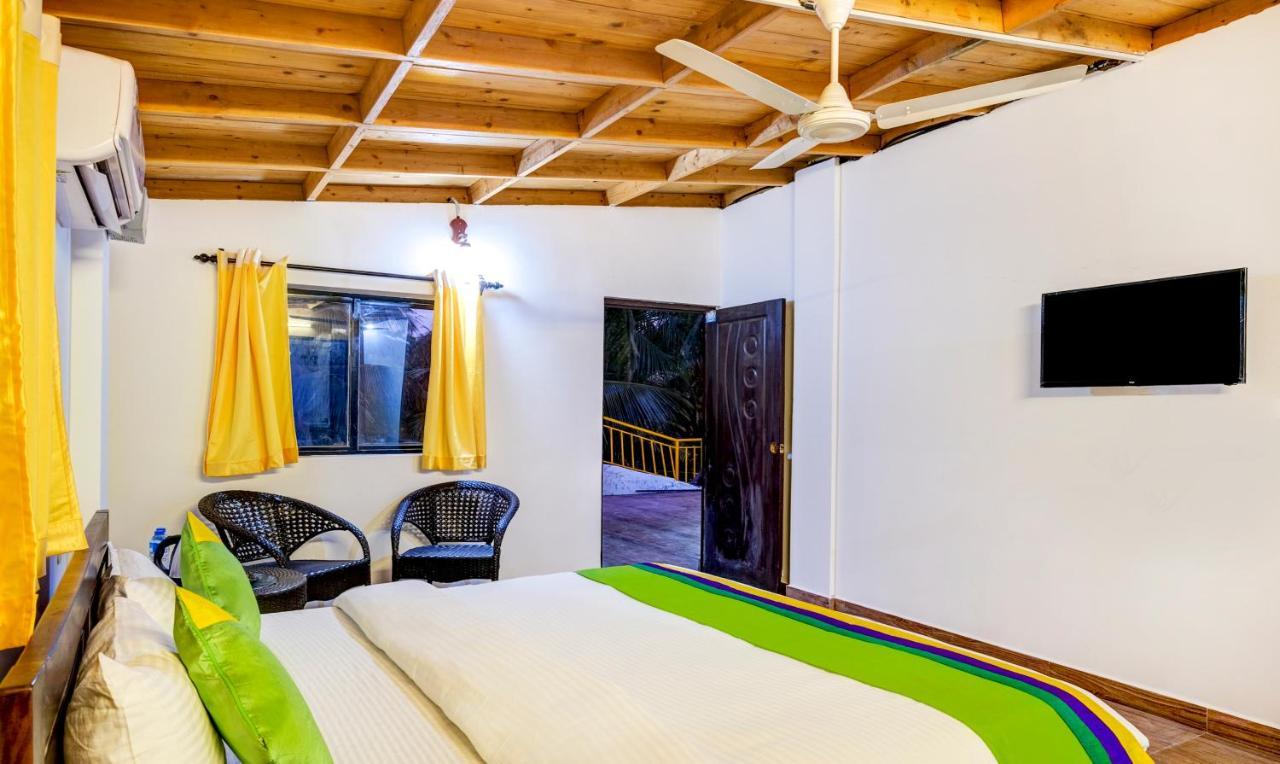 Beach Walk Resort Morjim Exterior foto
